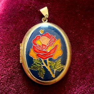 BEAUTY & THE BEAST Gorgeous Antique Rose Locket